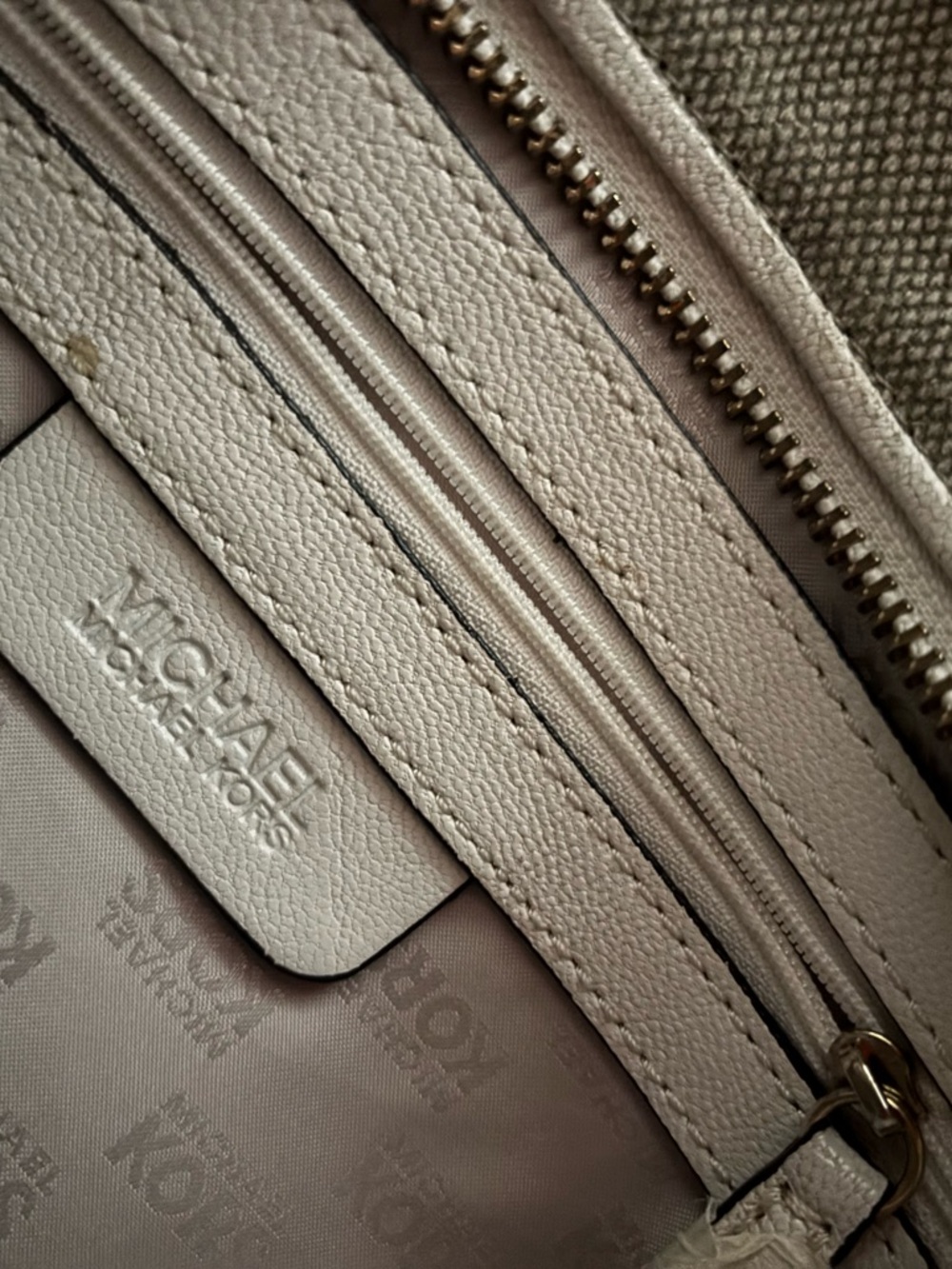 Michael Kors Retired Kingsbury Buckey Canvas/leather Crossbody - Picture 10 of 11